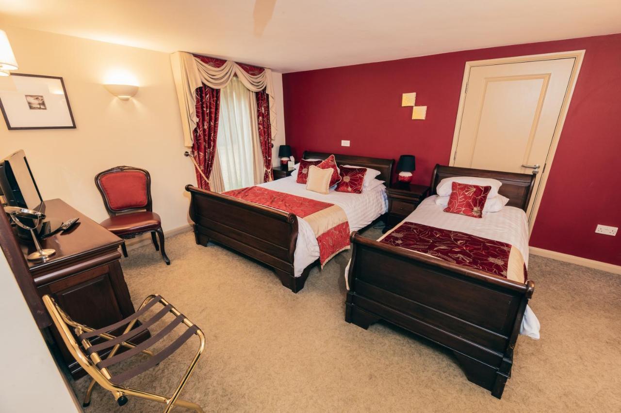 The Auberge Yaxley  Экстерьер фото