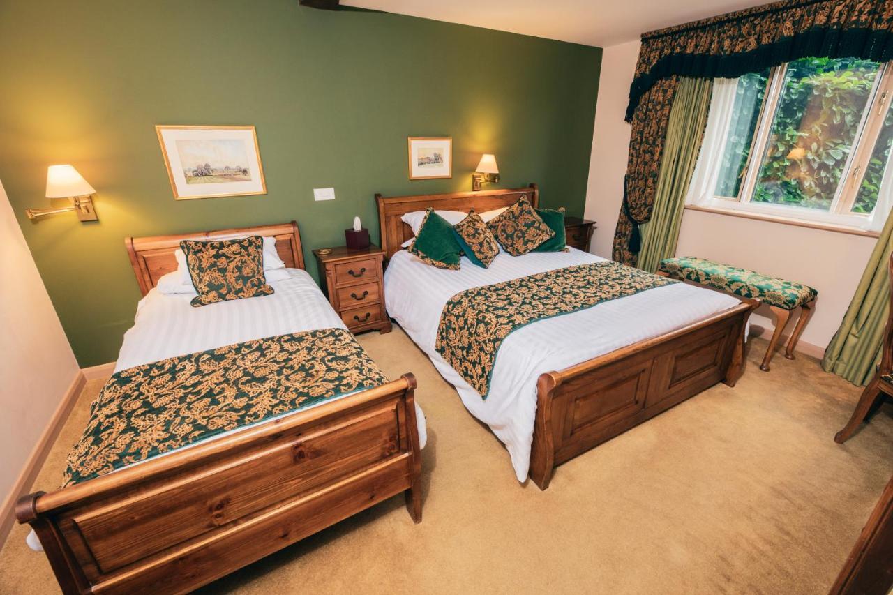 The Auberge Yaxley  Экстерьер фото
