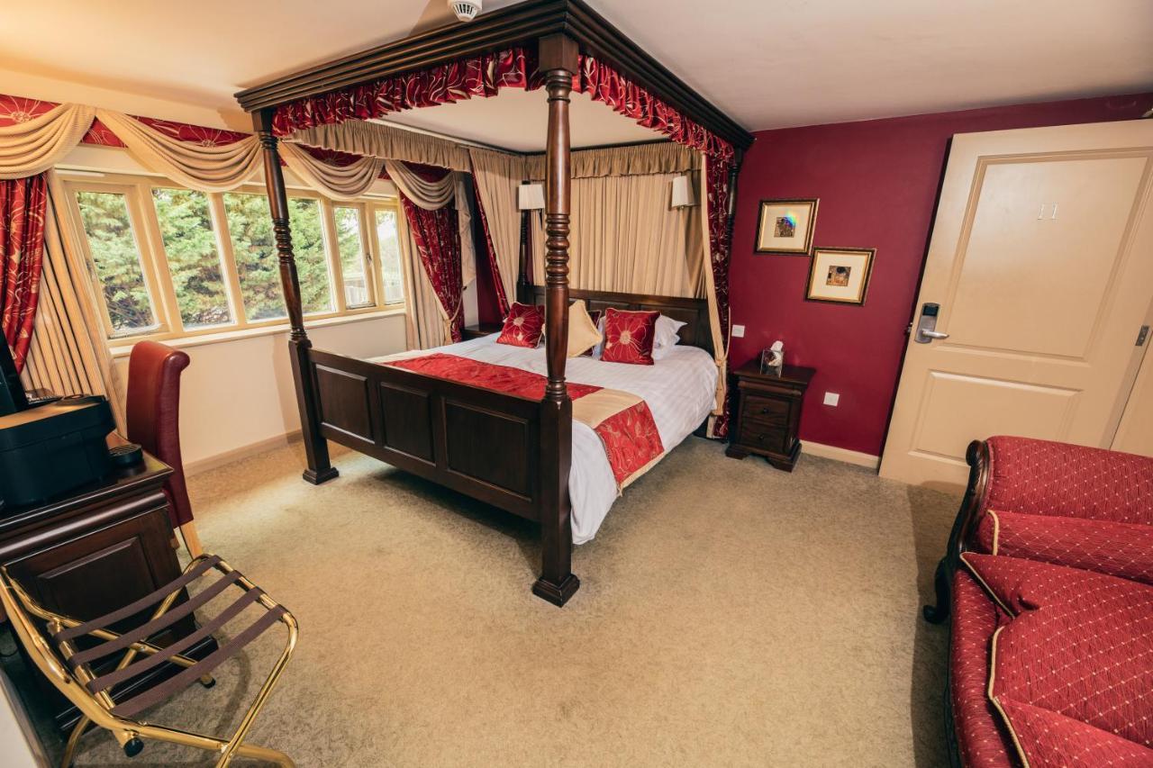 The Auberge Yaxley  Экстерьер фото