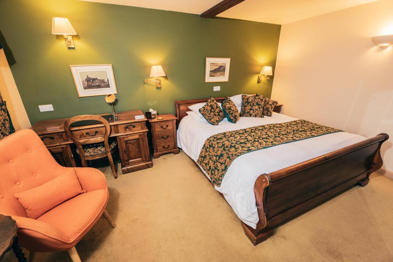 The Auberge Yaxley  Экстерьер фото