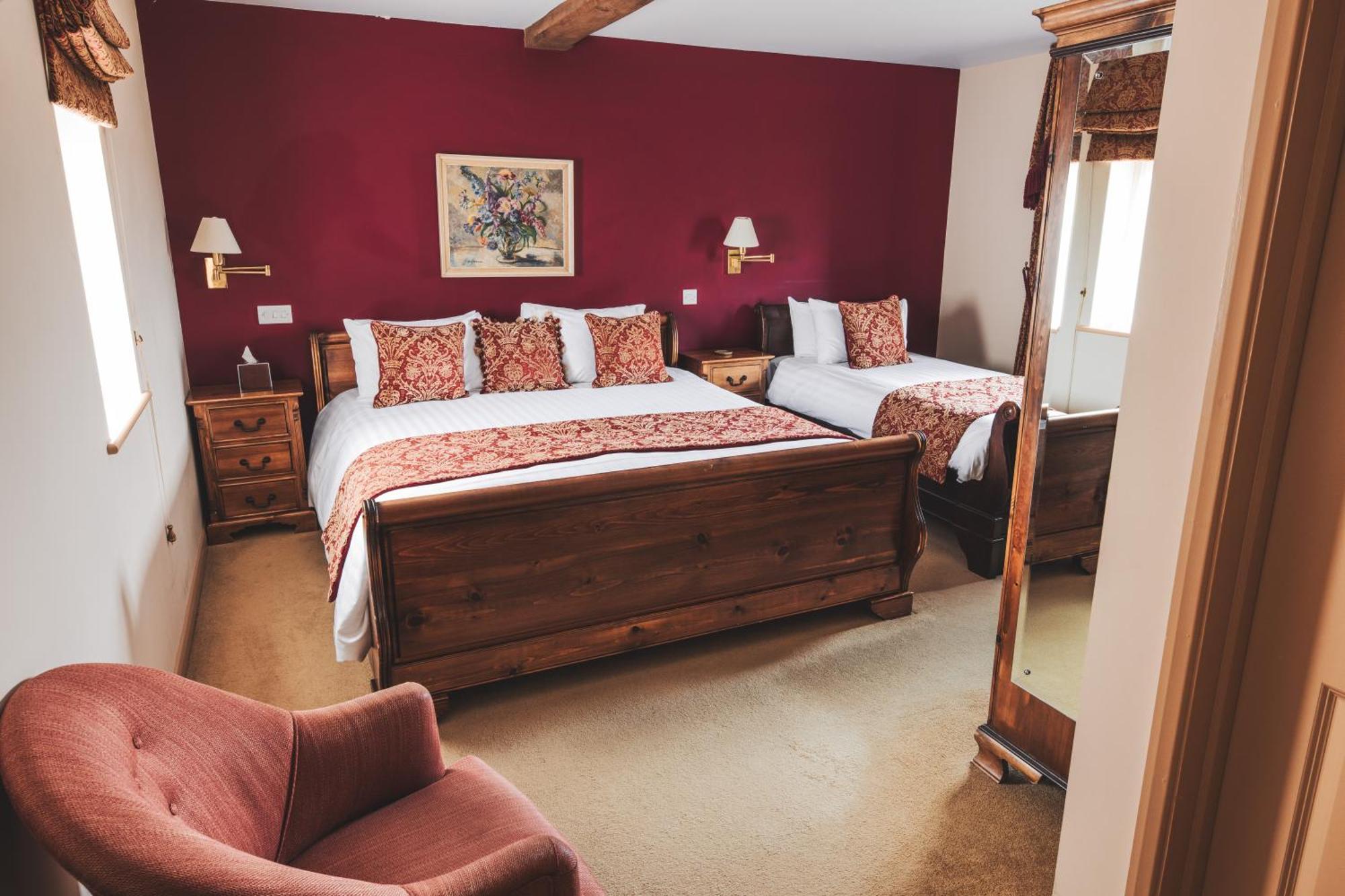 The Auberge Yaxley  Экстерьер фото