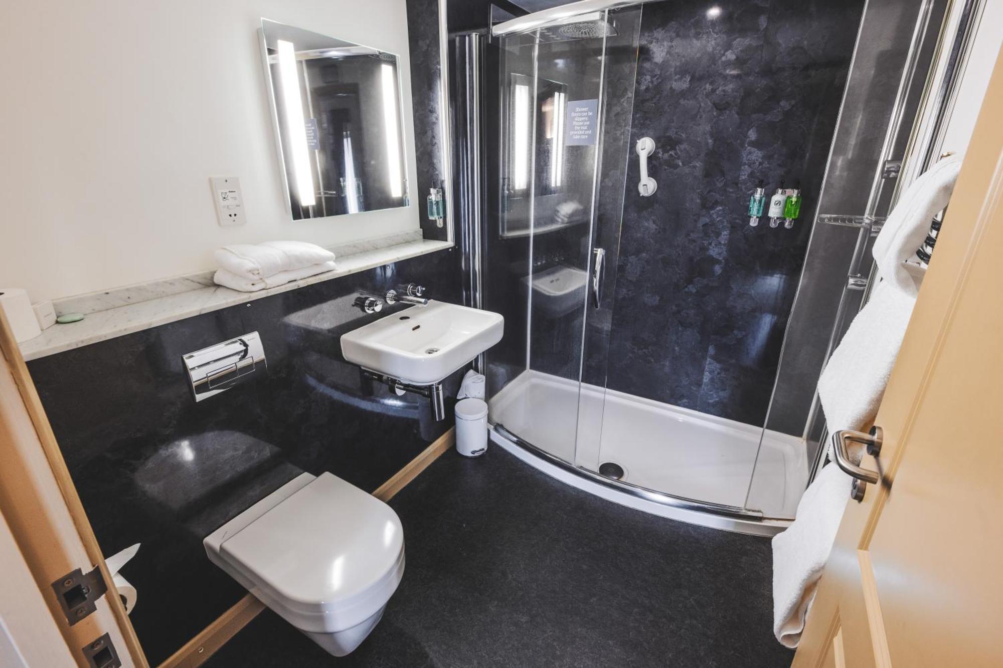 The Auberge Yaxley  Экстерьер фото