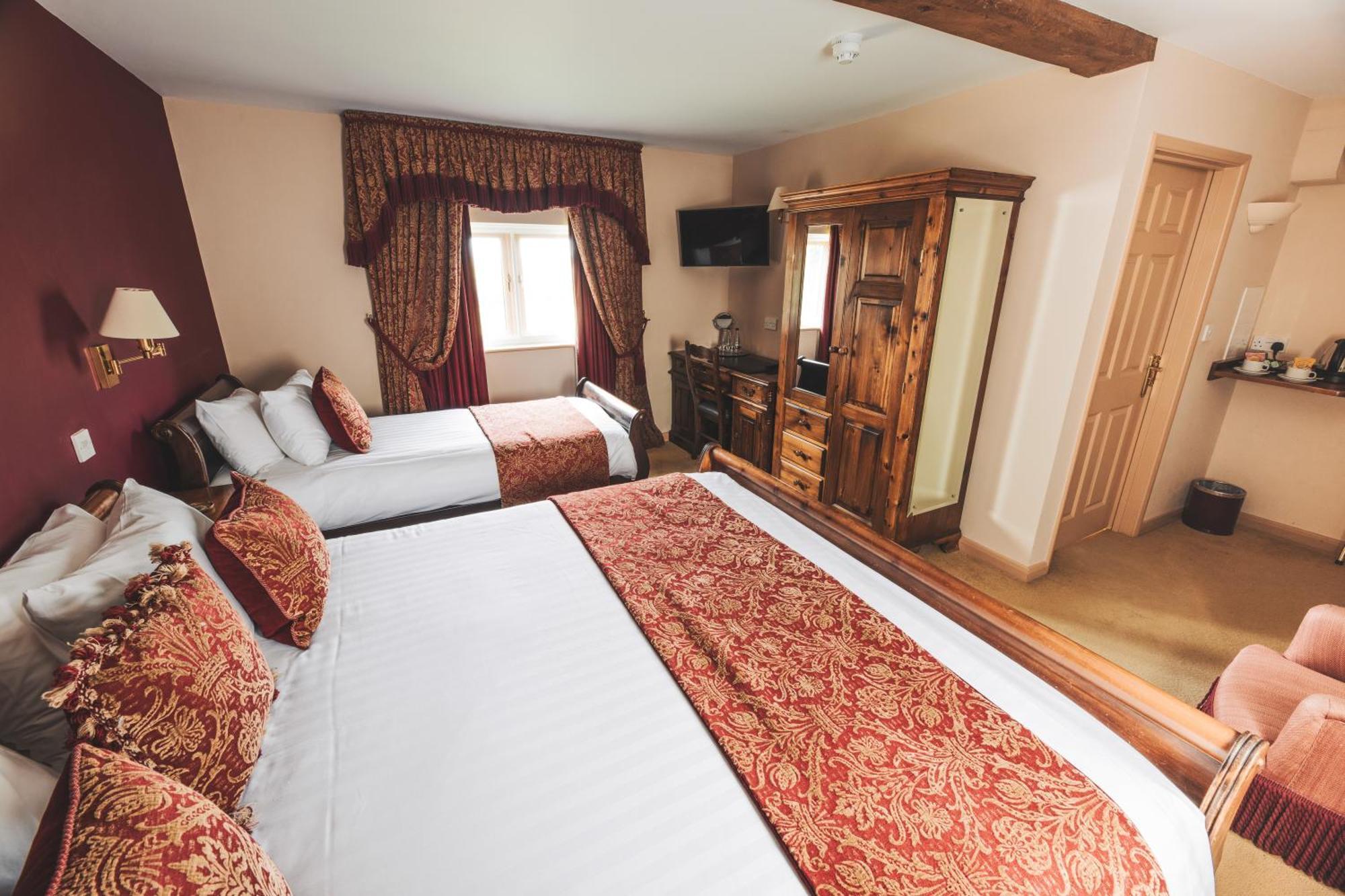 The Auberge Yaxley  Экстерьер фото