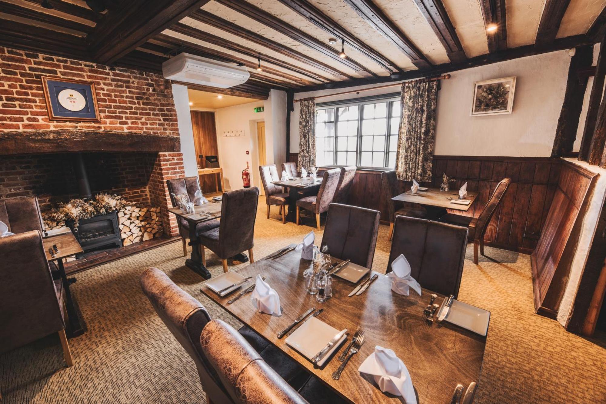 The Auberge Yaxley  Экстерьер фото