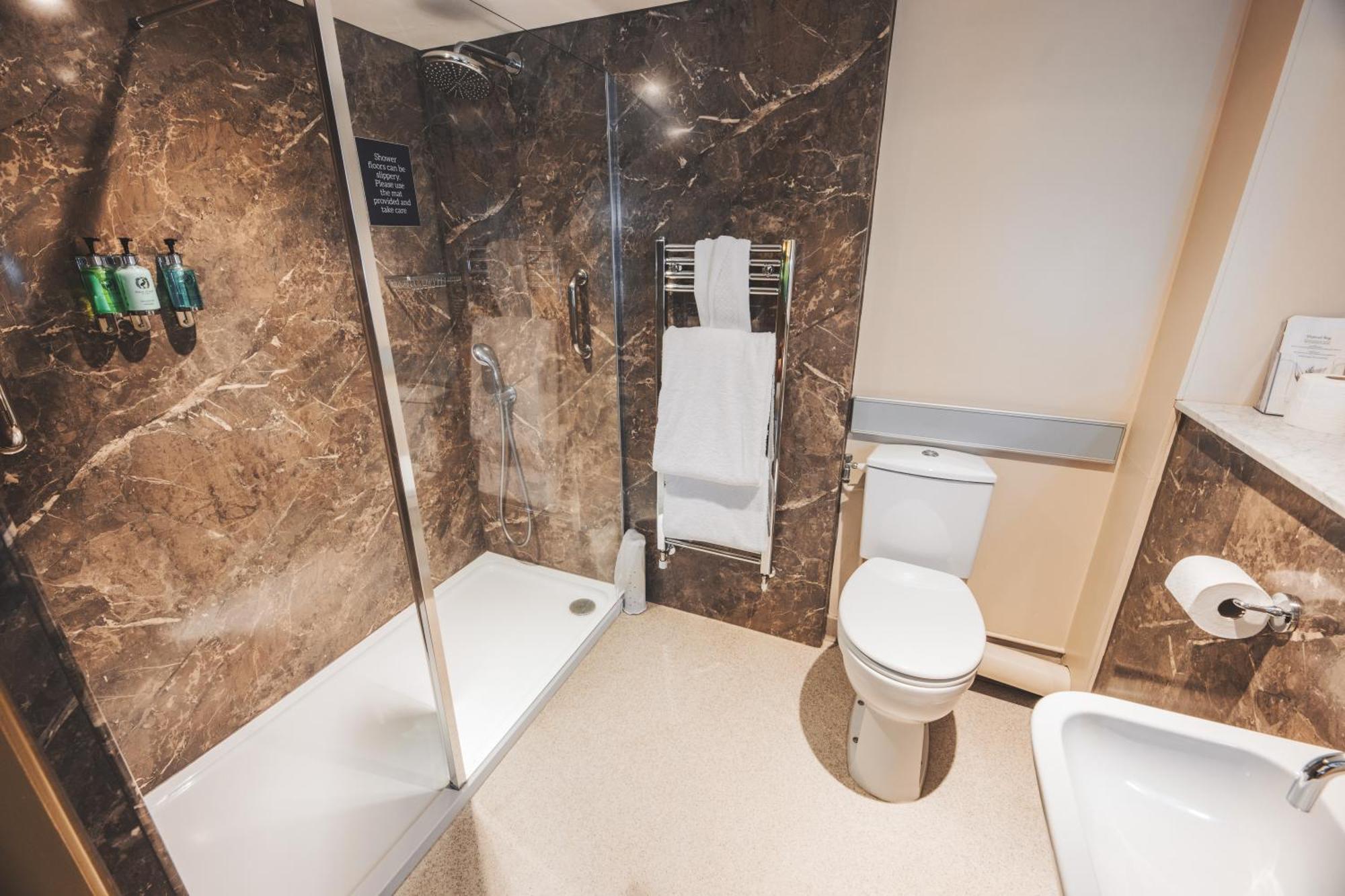The Auberge Yaxley  Экстерьер фото
