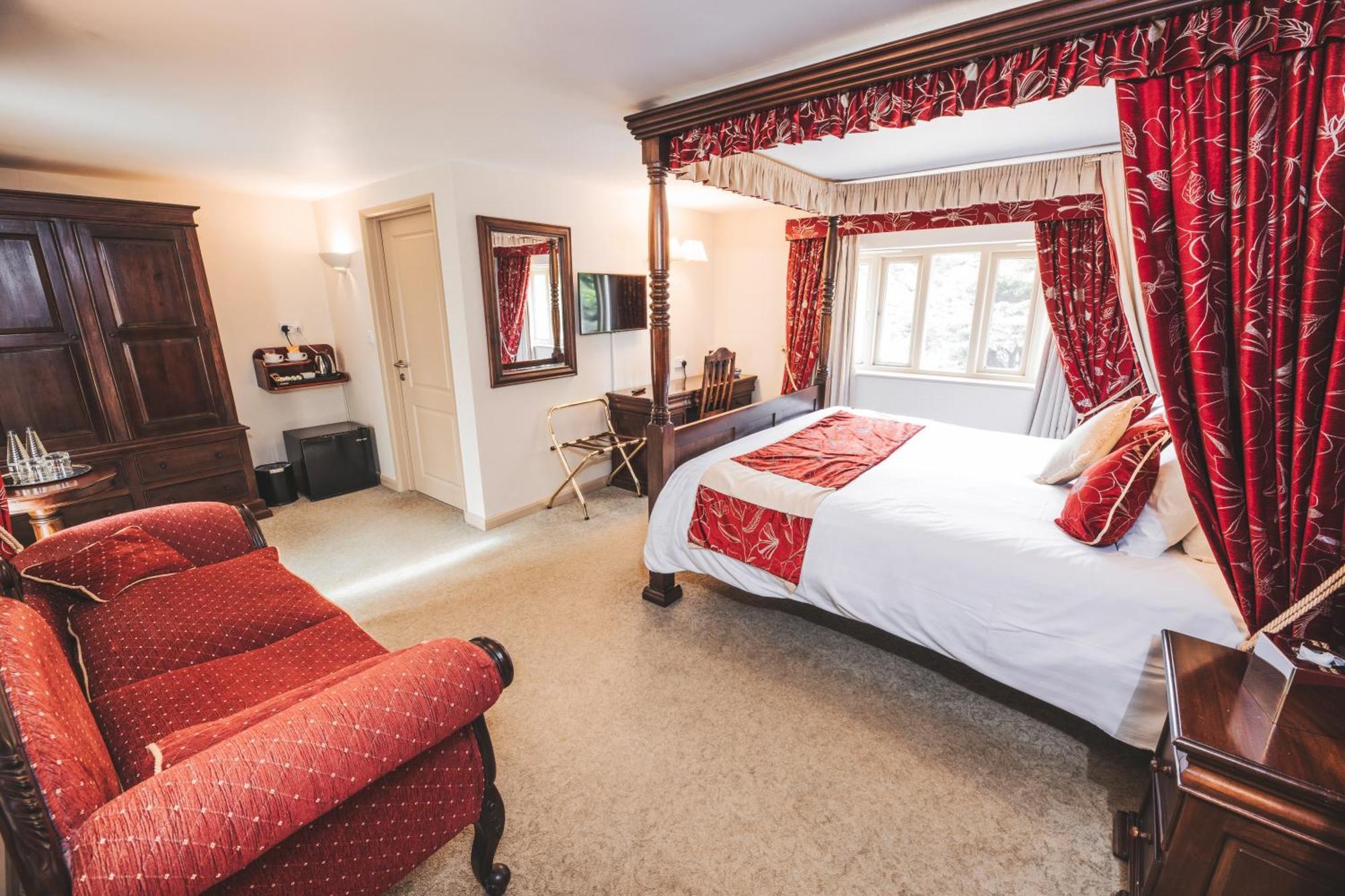 The Auberge Yaxley  Экстерьер фото